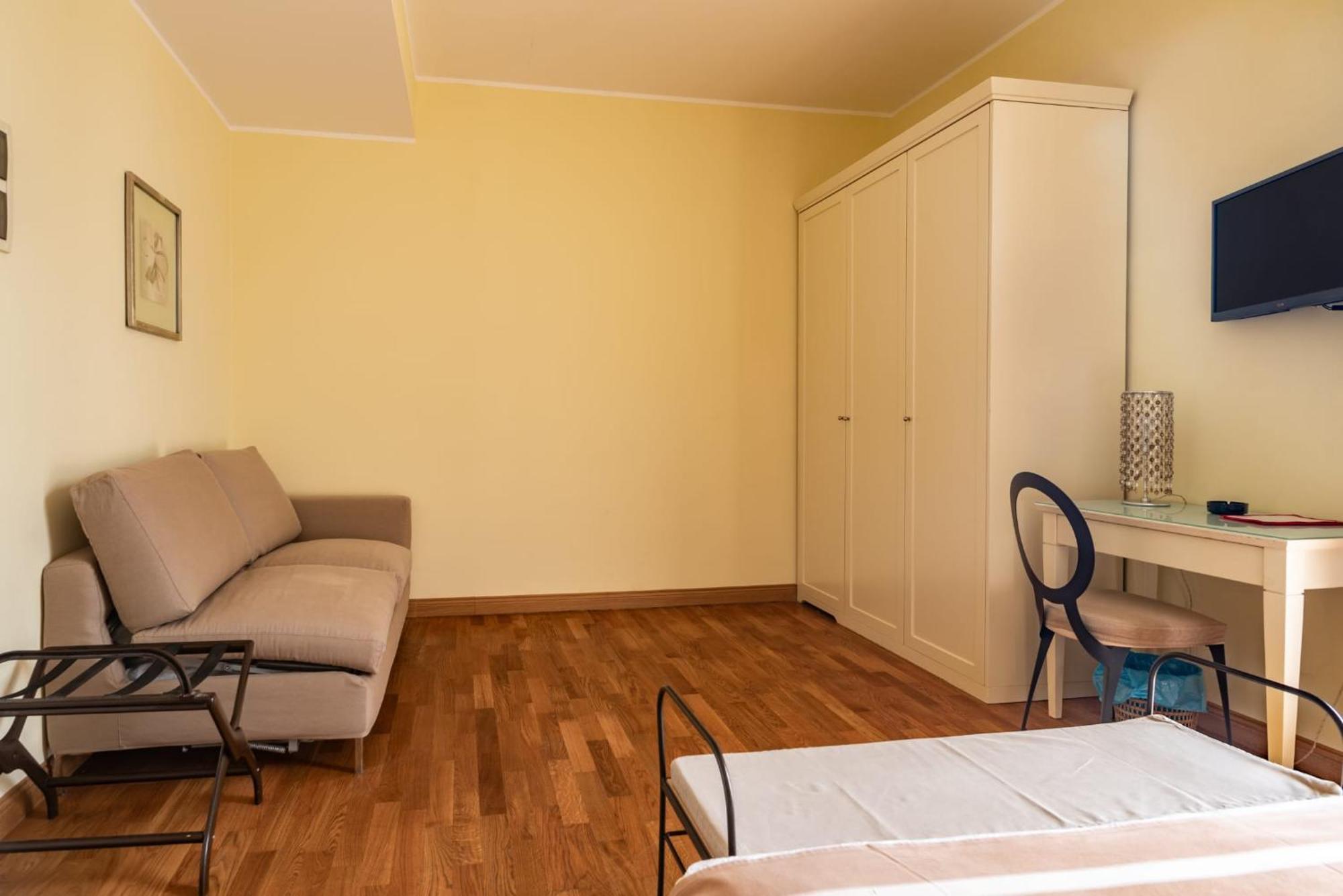Hotel De La Plage Pietra Ligure Esterno foto