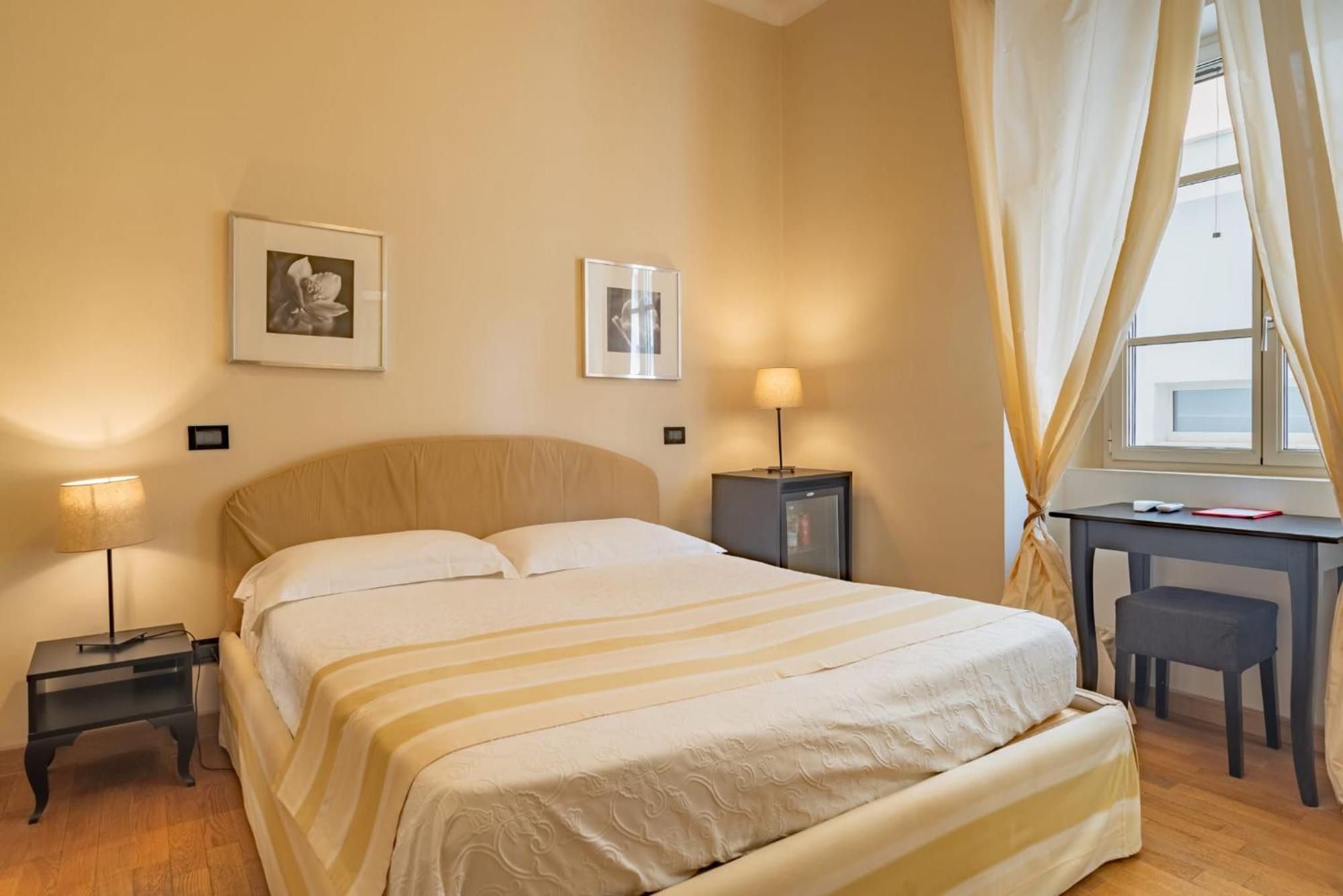 Hotel De La Plage Pietra Ligure Esterno foto