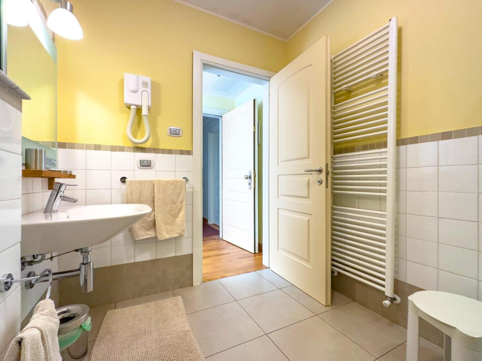 Hotel De La Plage Pietra Ligure Esterno foto
