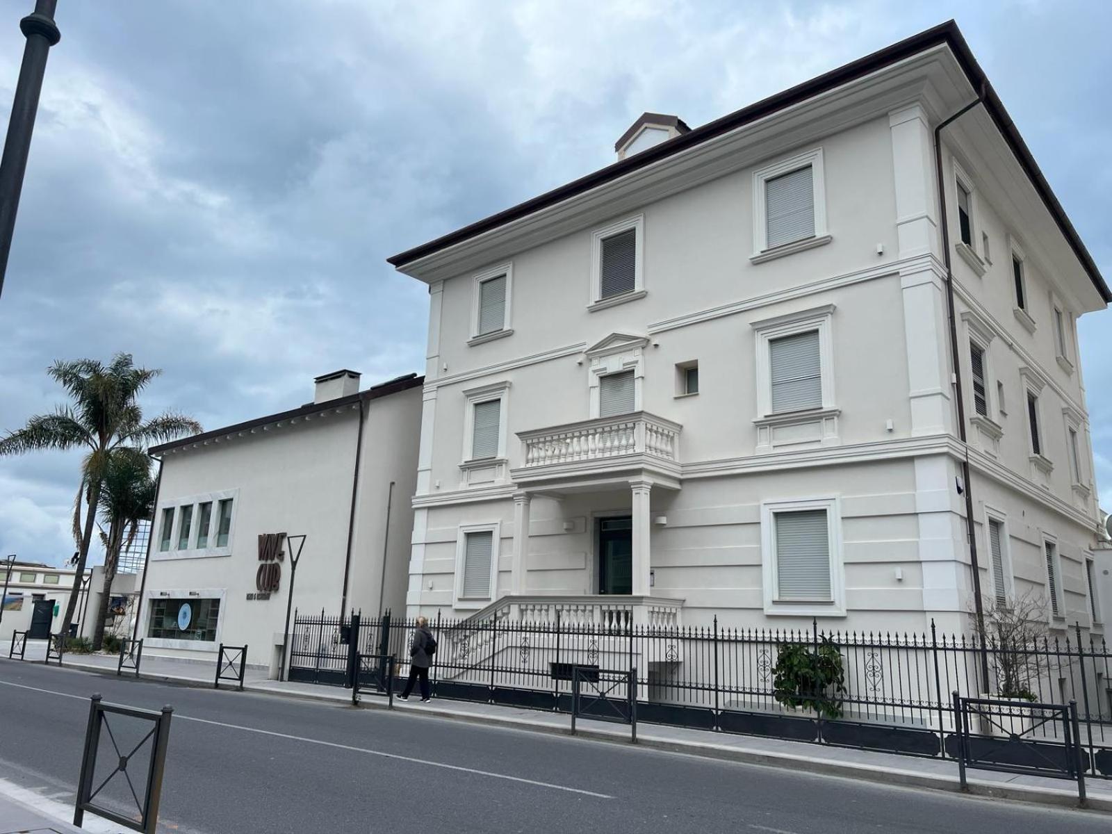 Hotel De La Plage Pietra Ligure Esterno foto