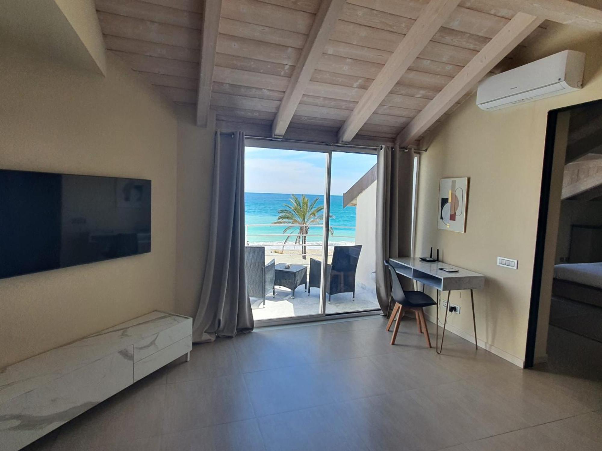 Hotel De La Plage Pietra Ligure Esterno foto