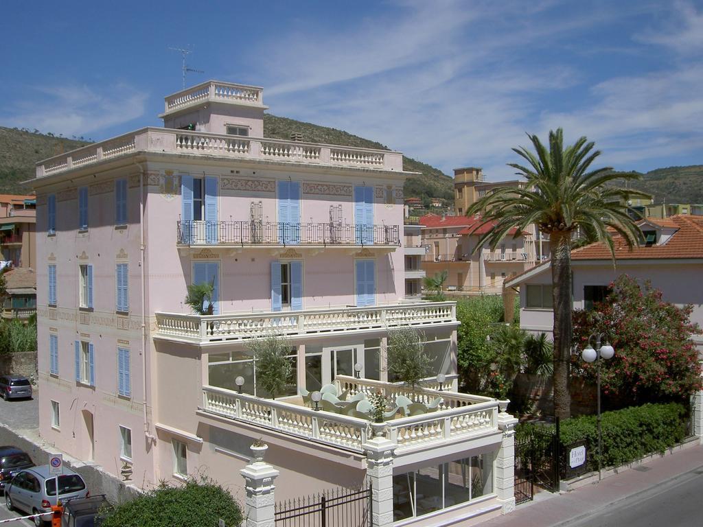 Hotel De La Plage Pietra Ligure Esterno foto