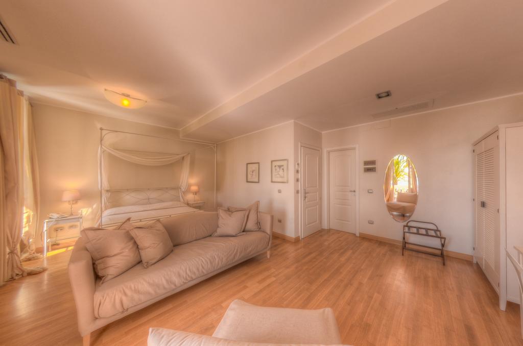 Hotel De La Plage Pietra Ligure Esterno foto