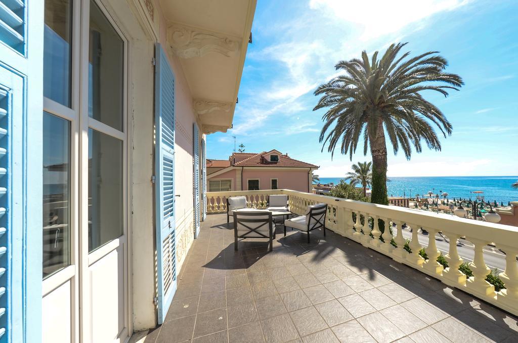 Hotel De La Plage Pietra Ligure Esterno foto