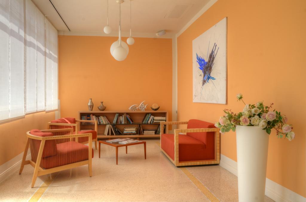 Hotel De La Plage Pietra Ligure Esterno foto