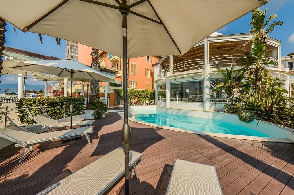 Hotel De La Plage Pietra Ligure Esterno foto