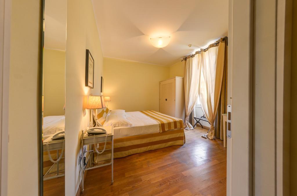 Hotel De La Plage Pietra Ligure Esterno foto