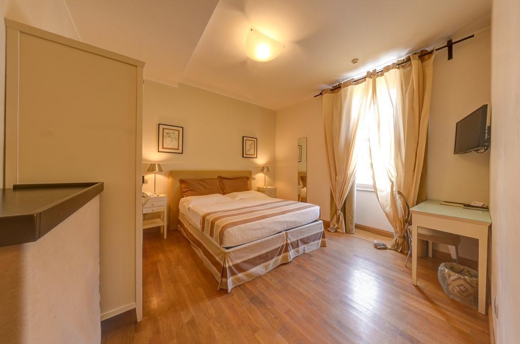 Hotel De La Plage Pietra Ligure Esterno foto