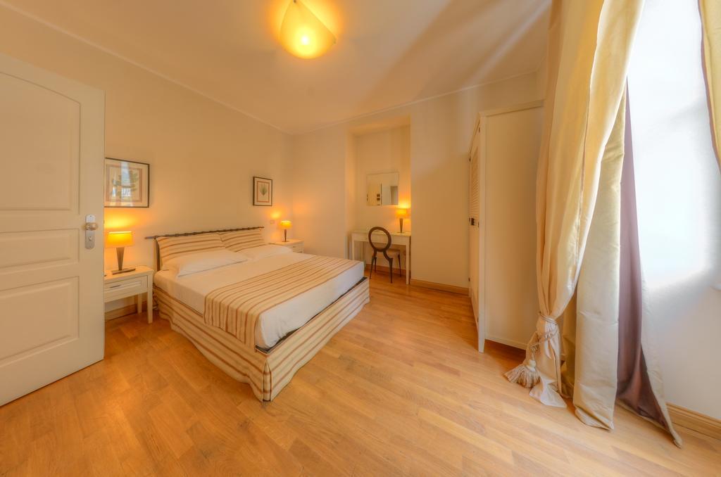 Hotel De La Plage Pietra Ligure Esterno foto