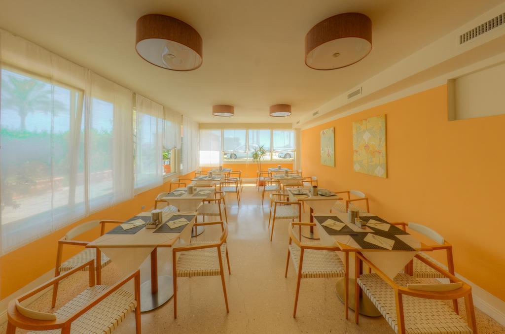 Hotel De La Plage Pietra Ligure Esterno foto